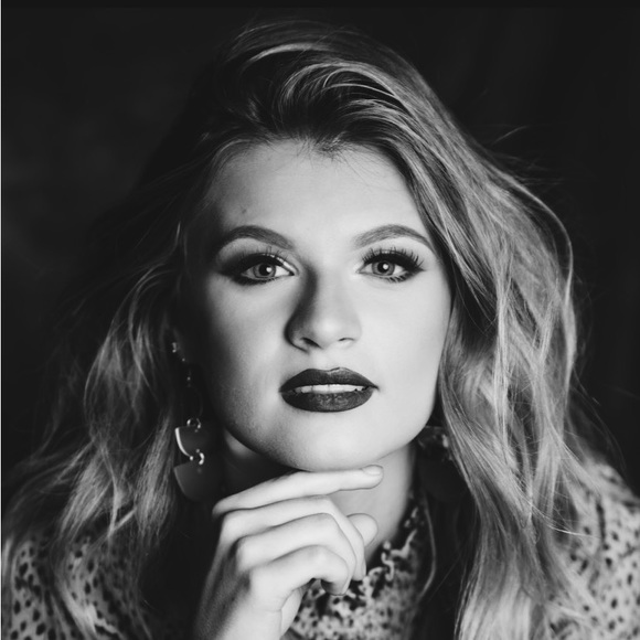 Meet your Posher, Isabelle - Picture 1 of 1